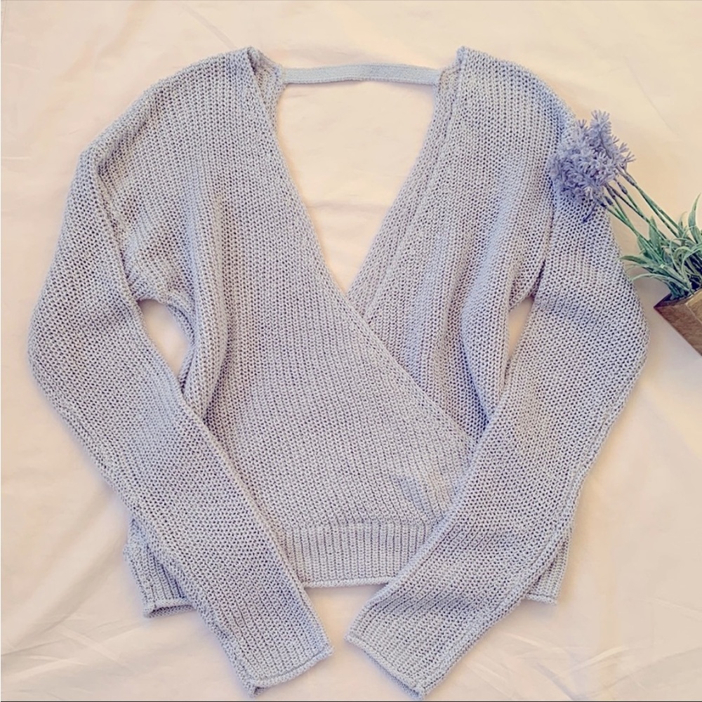 Forever 21 knit sweater V neck and back sweater, ice blue grey color, size xs